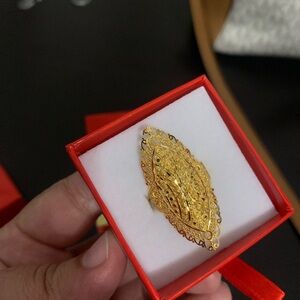 Elegant Gold finger Ring